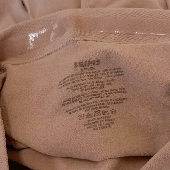 SKIMS Seamless Sculpt High Waisted Above The Knee Short Sienna - Picture 8 of 8